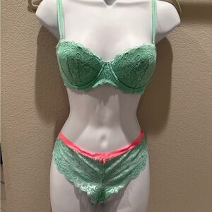 Worn once Victoria secret pink Mint Green Lace Lingerie Set 32D